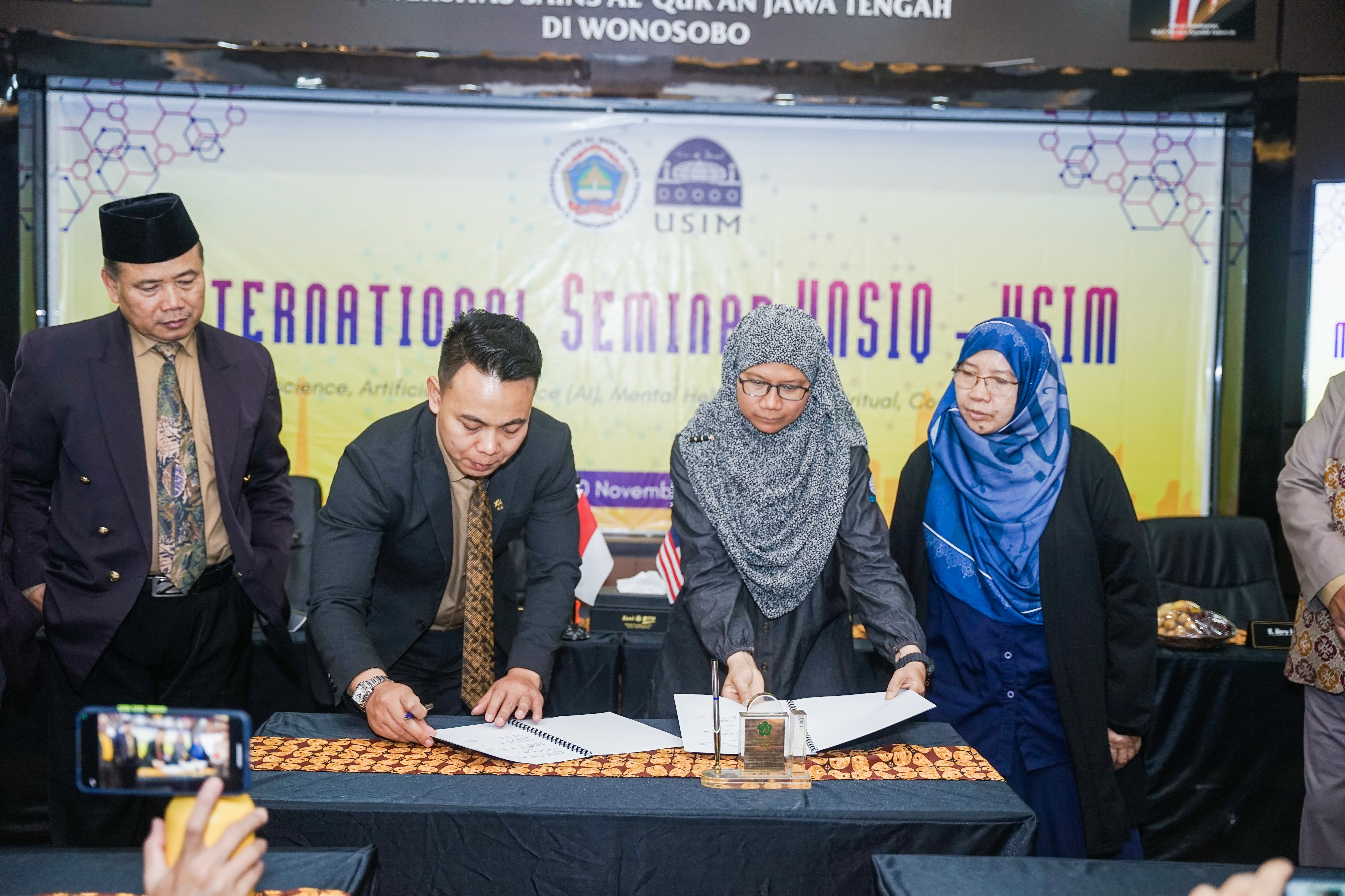 Signing MoU UNSIQ & USIM